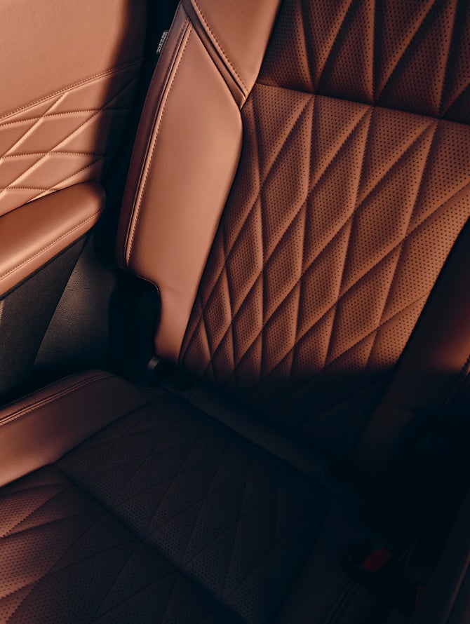 Close up on 2026 Mitsubishi Outlander SUV power and memory seating