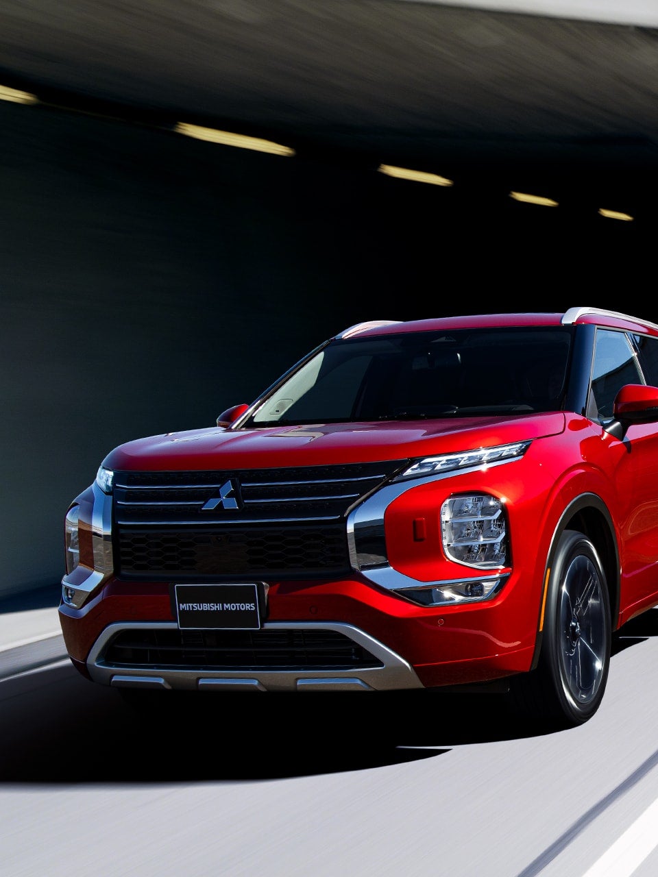 https://www.mitsubishicars.com/content/dam/mitsubishi-motors-us/images/siteimages/cars/outlander/my24/performance/2024-mitsubishi-outlander-suv-red-black-side-by-side-m.jpg