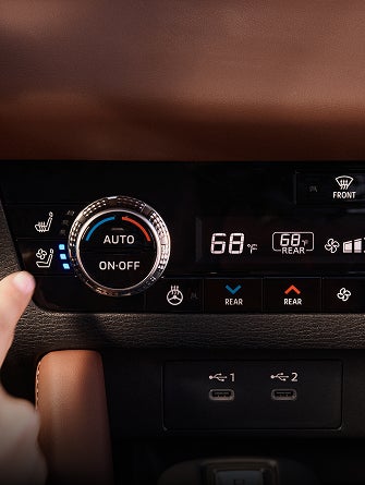 2025 Mitsubishi Outlander SUV climate control