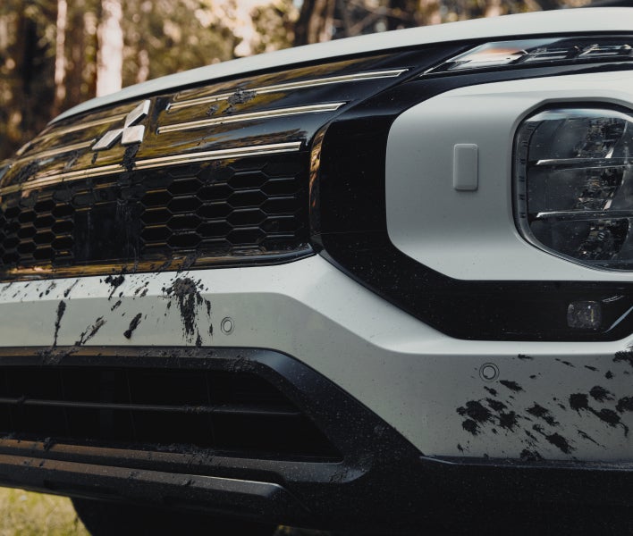 Close up on the 2026 Mitsubishi Outlander SUV Trail Edition Black Dynamic Shield